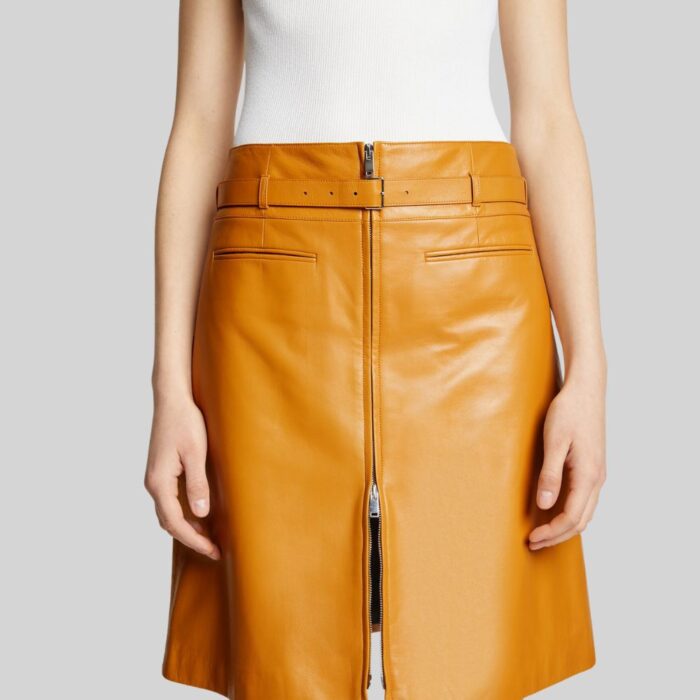 Glossy Leather Skirt With Zip Close UP