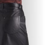 Black leather midi skirt - Close-up